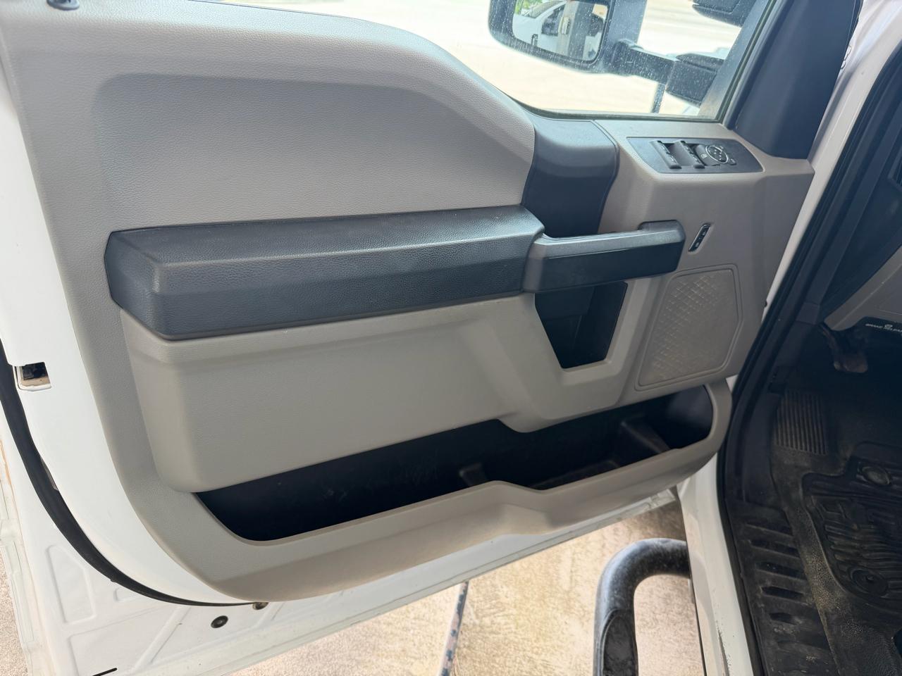 Ford F-350 SD XL Crew Cab Long Bed DRW 4WD 2022