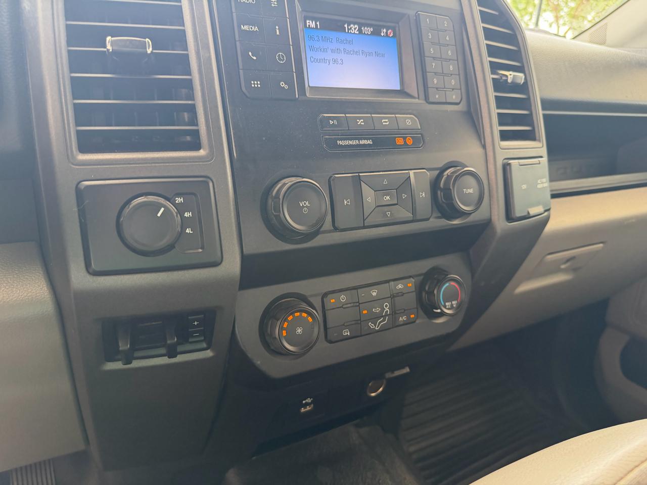 Ford F-350 SD XL Crew Cab Long Bed DRW 4WD 2022