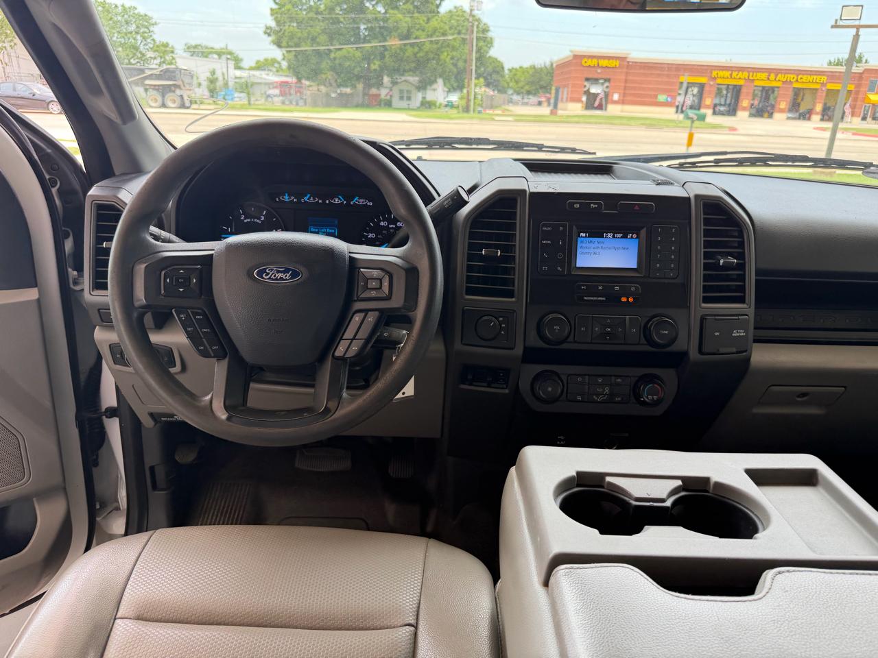 Ford F-350 SD XL Crew Cab Long Bed DRW 4WD 2022