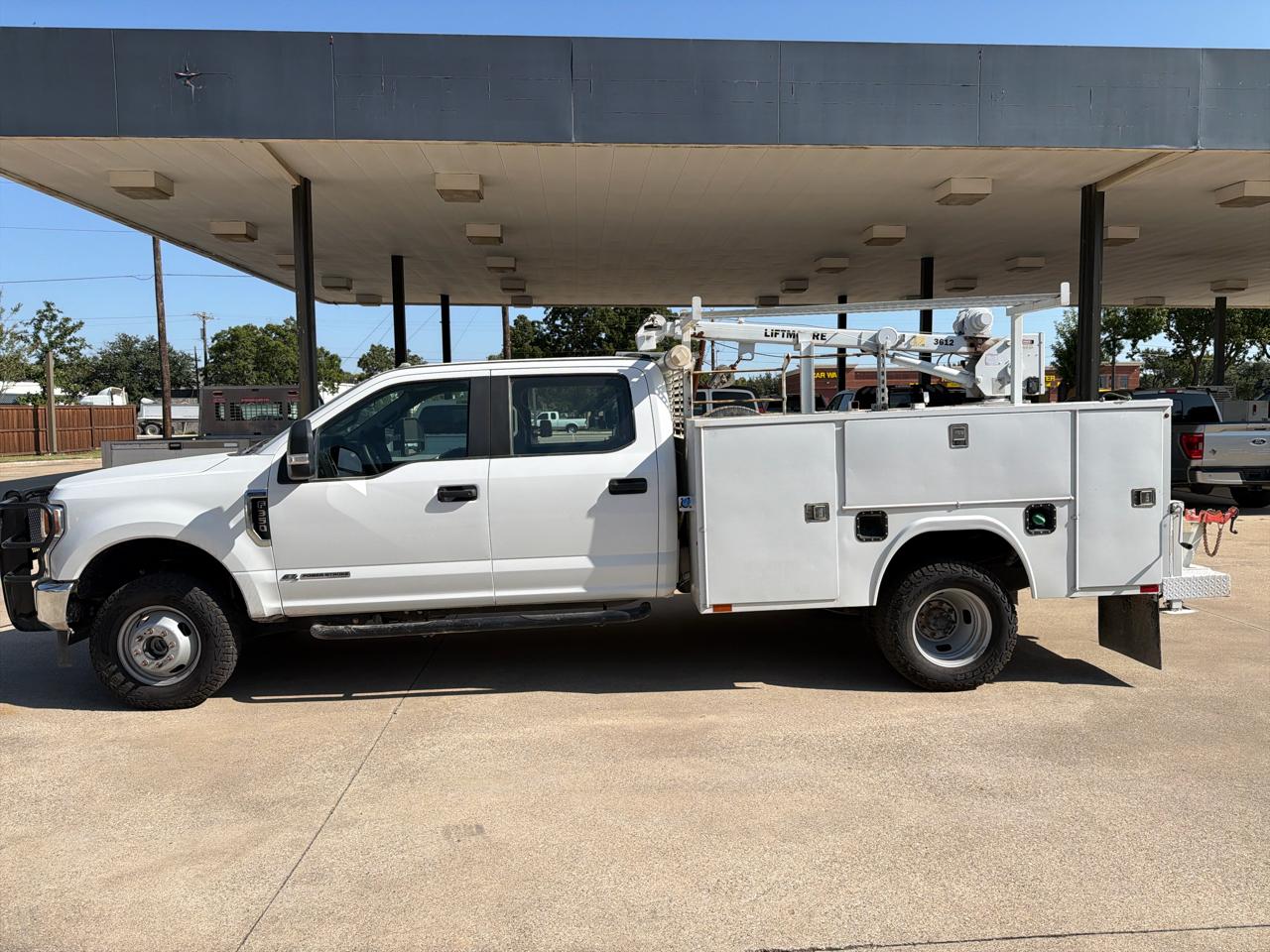 Ford F-350 SD XL Crew Cab Long Bed DRW 4WD 2022