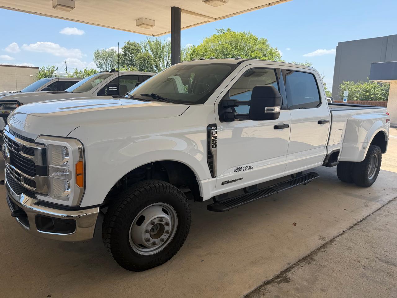 Ford F-350 SD XLT Crew Cab Long Bed DRW 4WD 2023