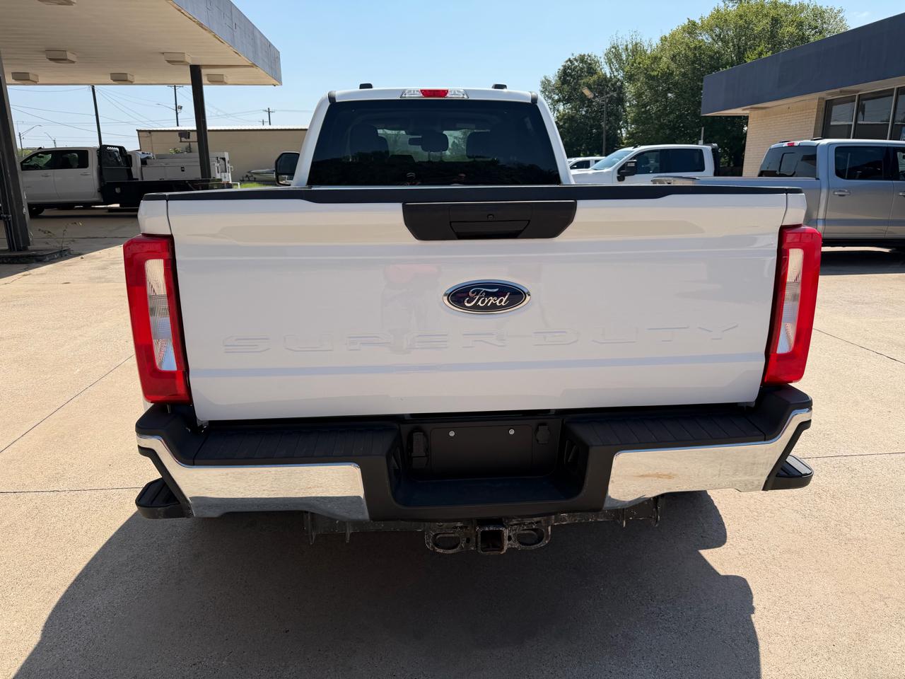 Ford F-350 SD XLT Crew Cab Long Bed DRW 4WD 2023