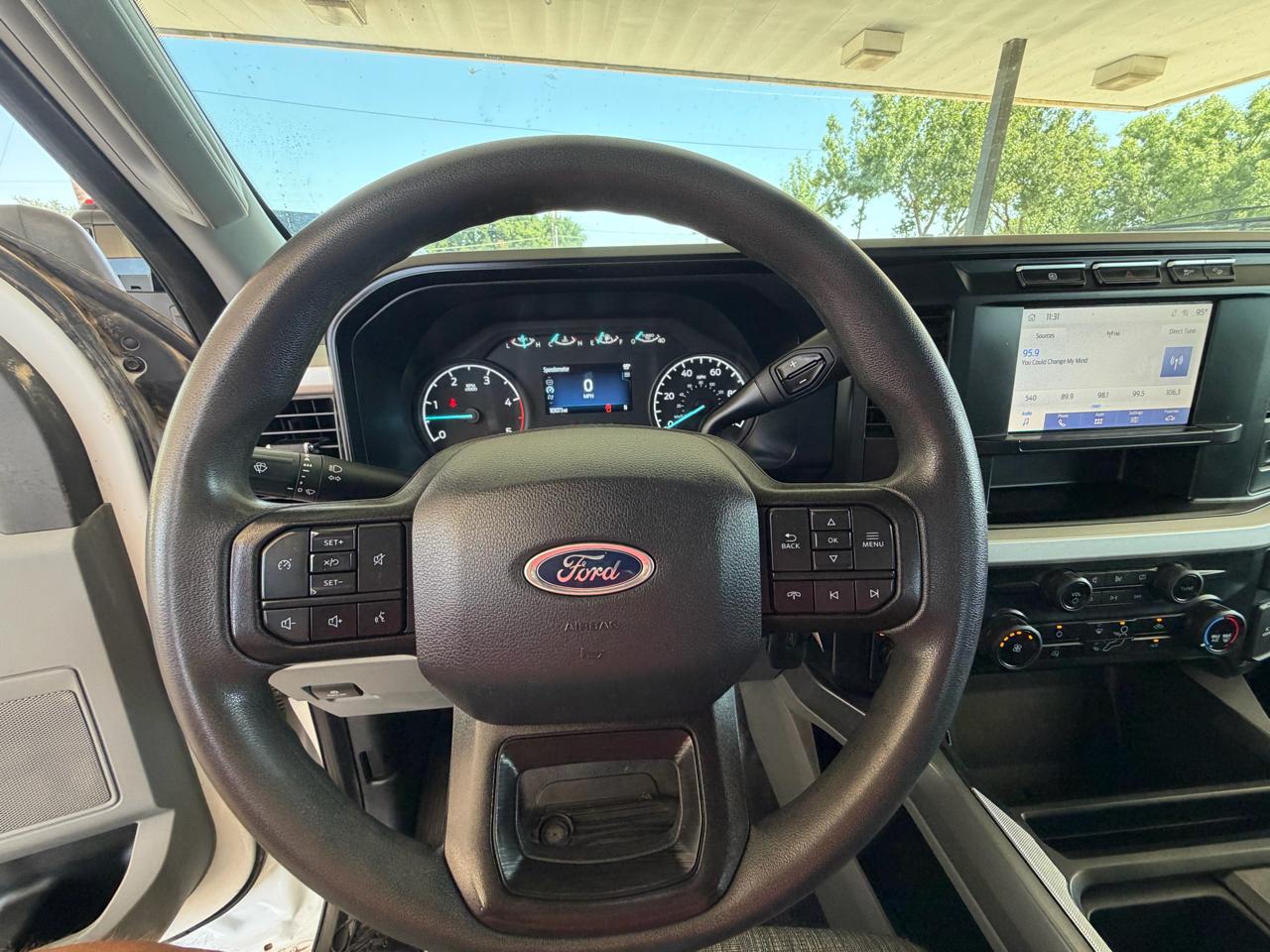 Ford F-350 SD XLT Crew Cab Long Bed DRW 4WD 2023