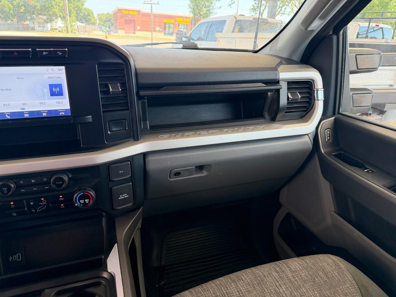 Ford F-350 SD XLT Crew Cab Long Bed DRW 4WD 2023