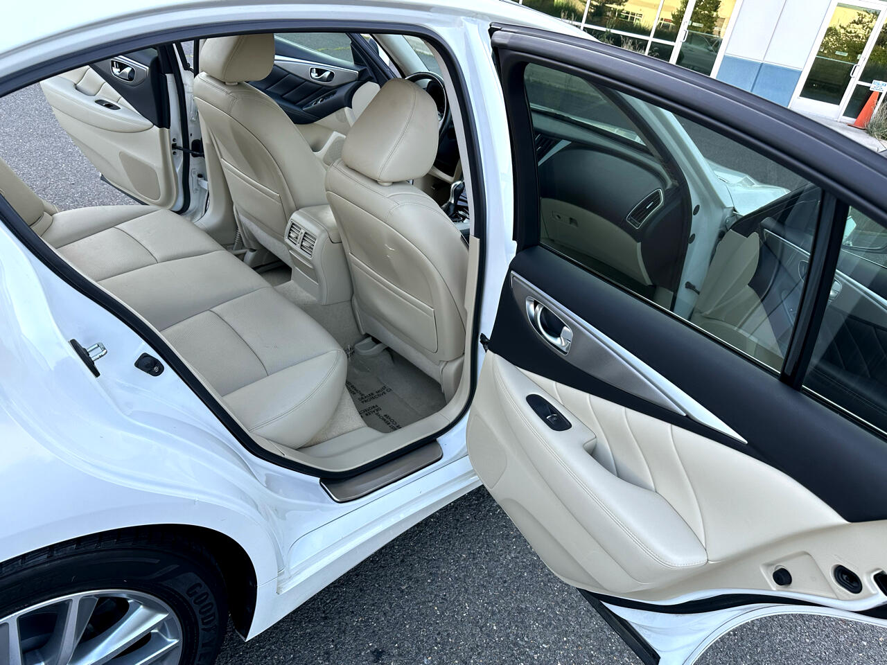 Infiniti Q50 Premium AWD 2014