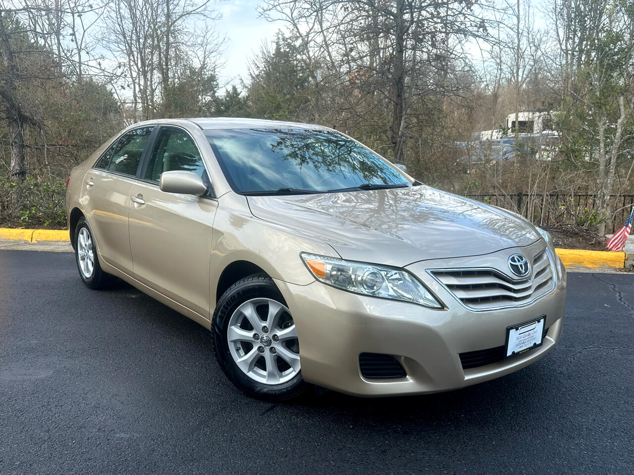 2011 Toyota Camry LE's photo