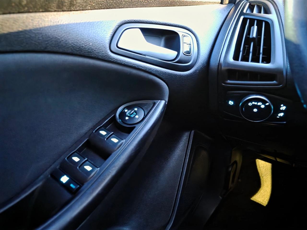 Ford Focus SE Sedan 2018