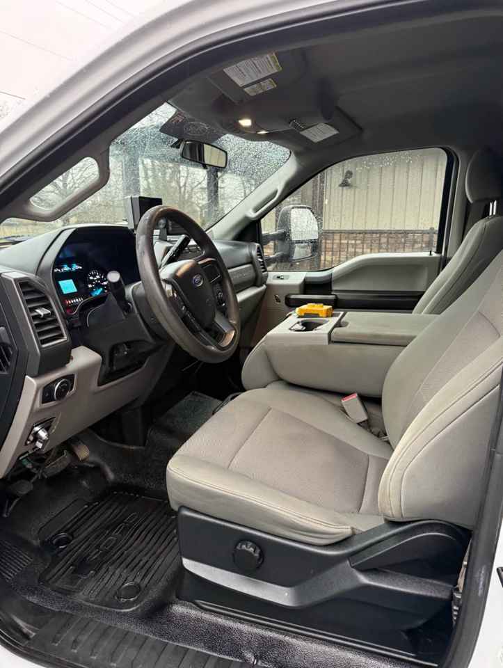 Ford F-550 Regular Cab DRW 4WD 2017