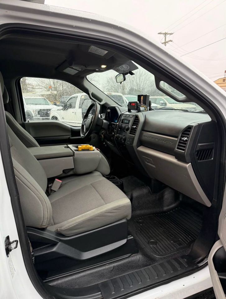 Ford F-550 Regular Cab DRW 4WD 2017