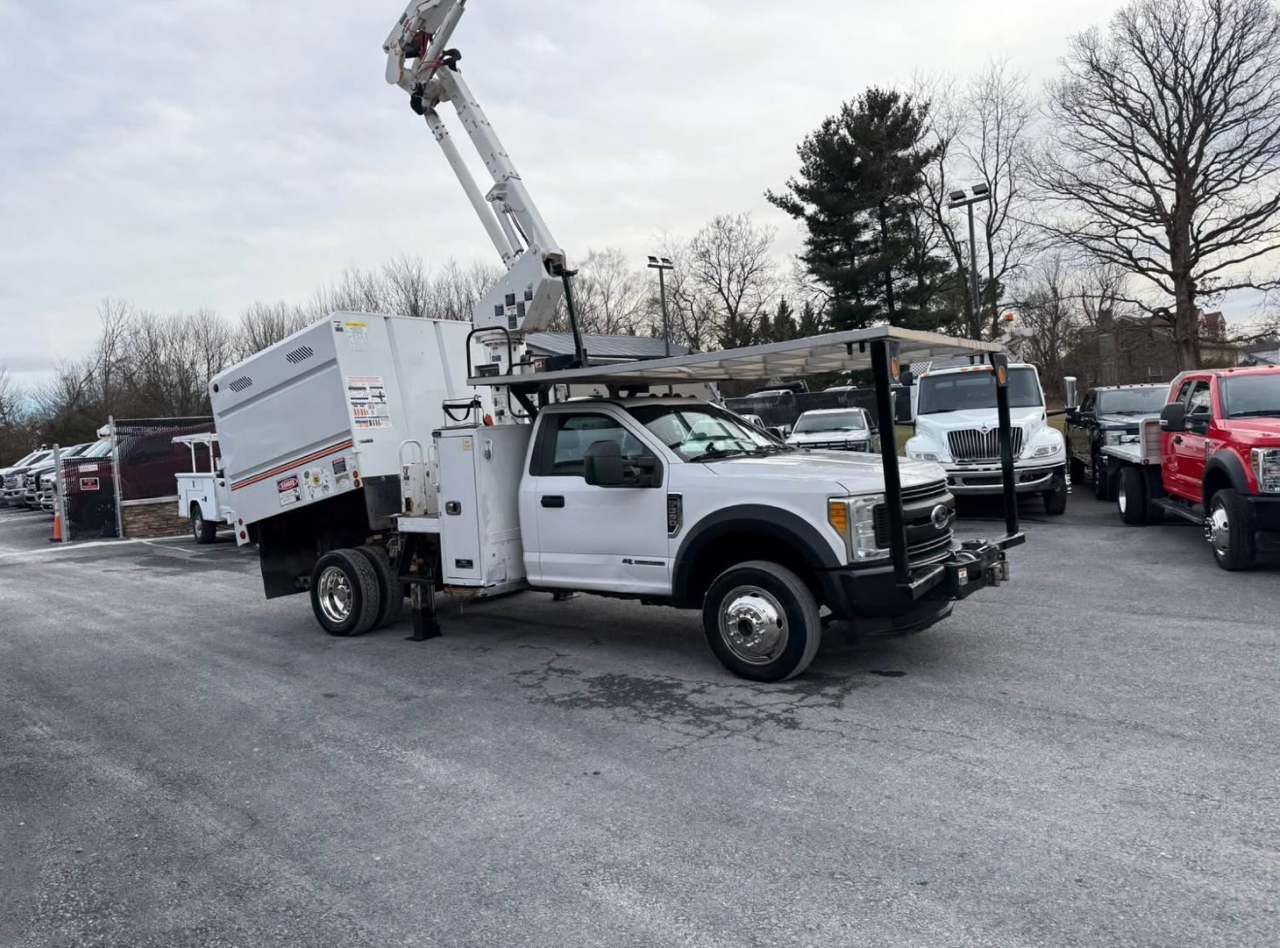 Ford F-550 Regular Cab DRW 4WD 2017