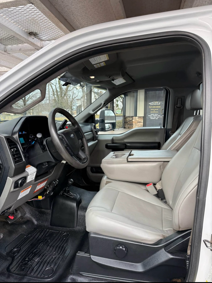 Ford F-550 Regular Cab DRW 4WD 2017