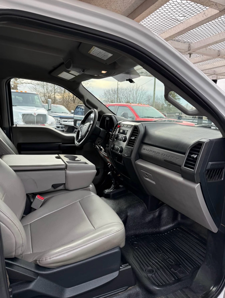 Ford F-550 Regular Cab DRW 4WD 2017