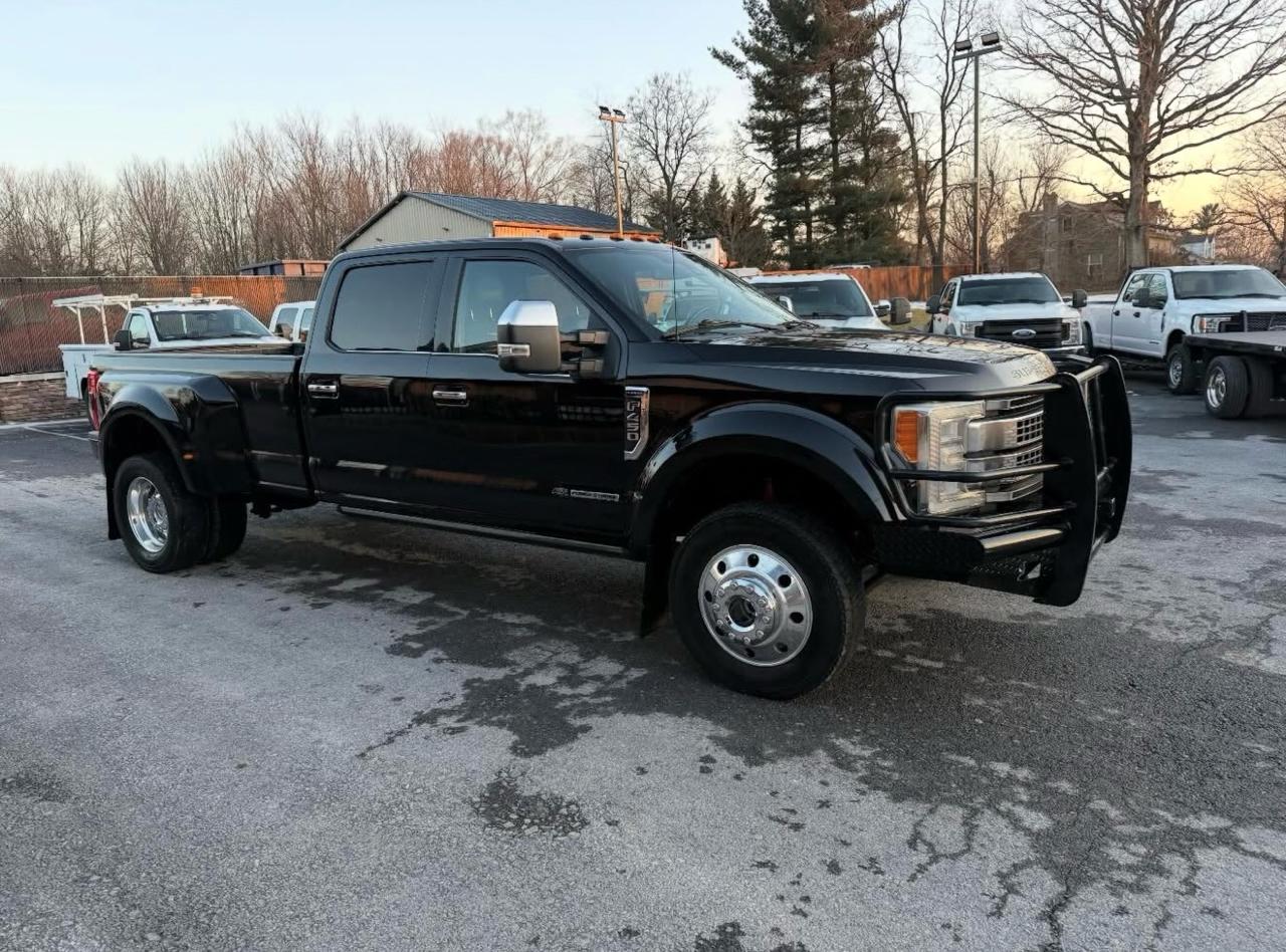 Ford F-450 SD Platinum Crew Cab DRW 4WD 2017