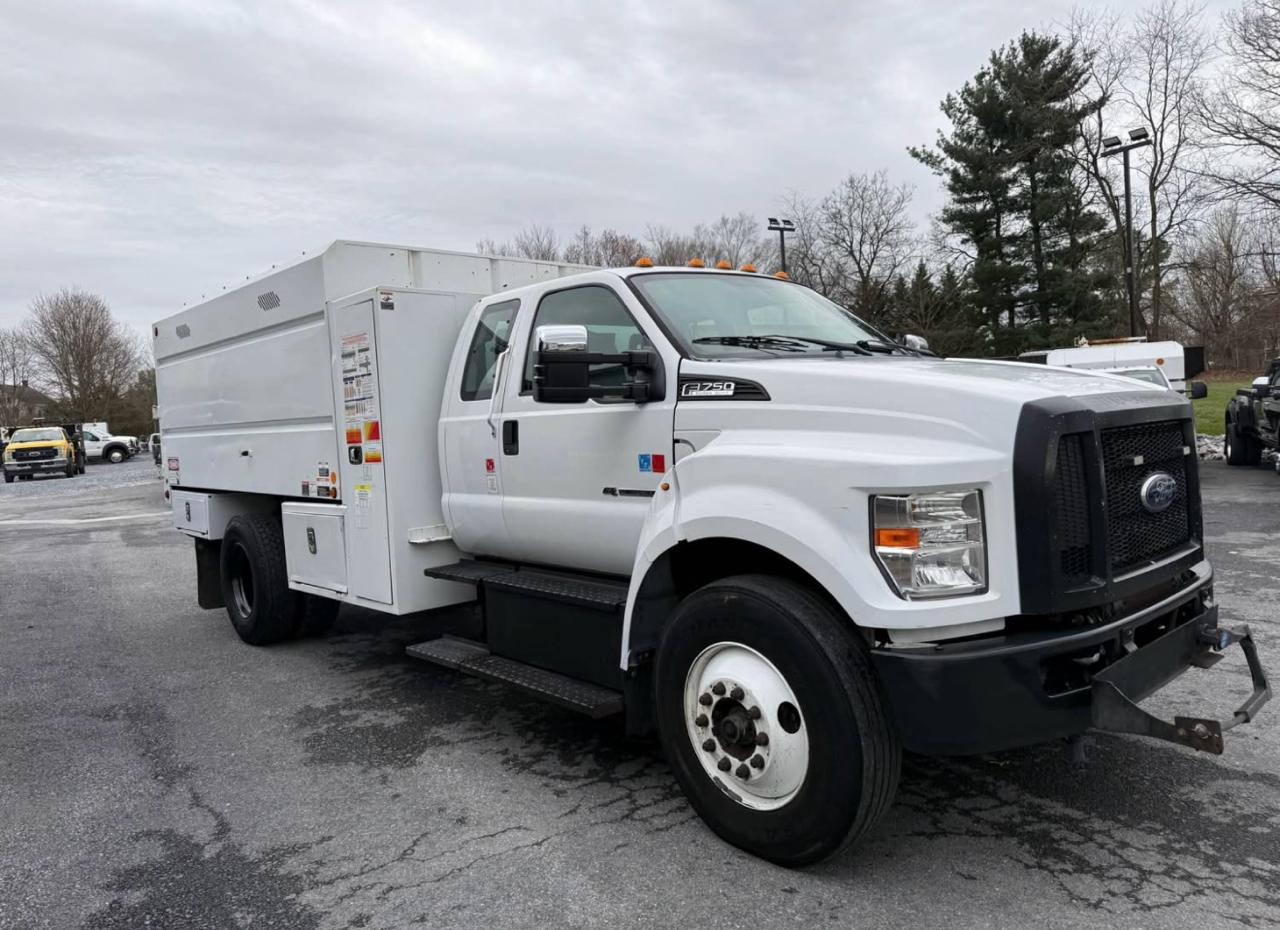 Ford F-750 SuperCab 2WD DRW 2017