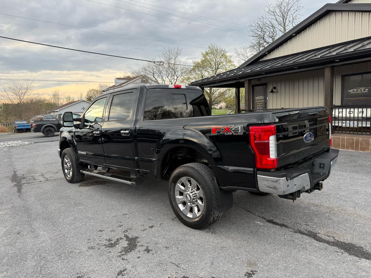 Ford F-250 SD Lariat Crew Cab 4WD 2017
