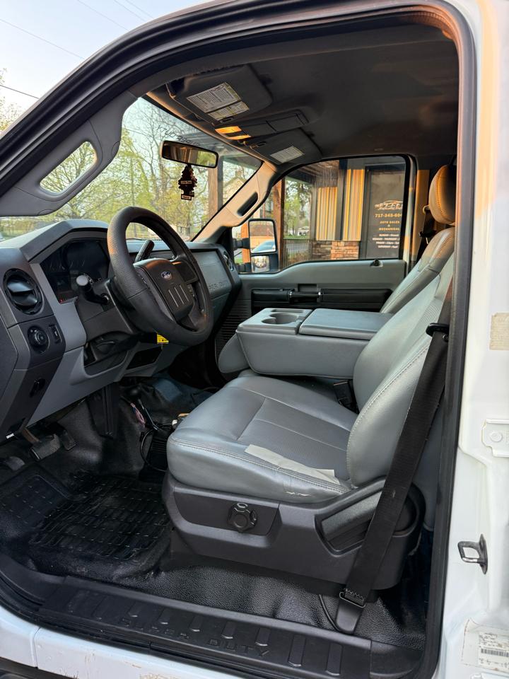 Ford F-550 Crew Cab DRW 4WD 2011