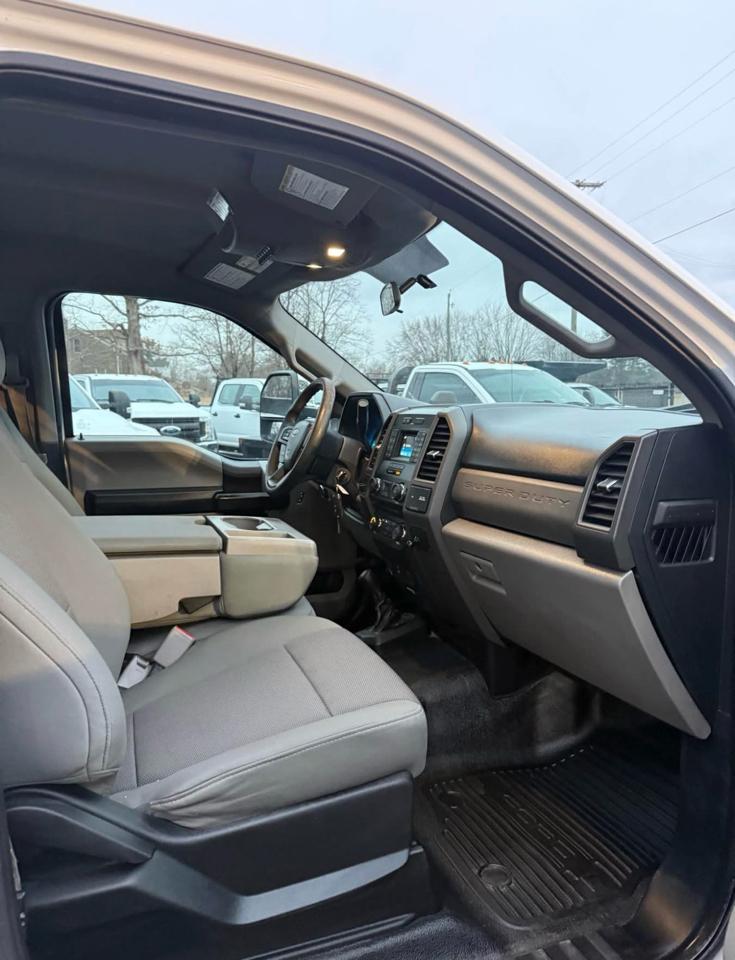 Ford F-550 Regular Cab DRW 4WD 2017