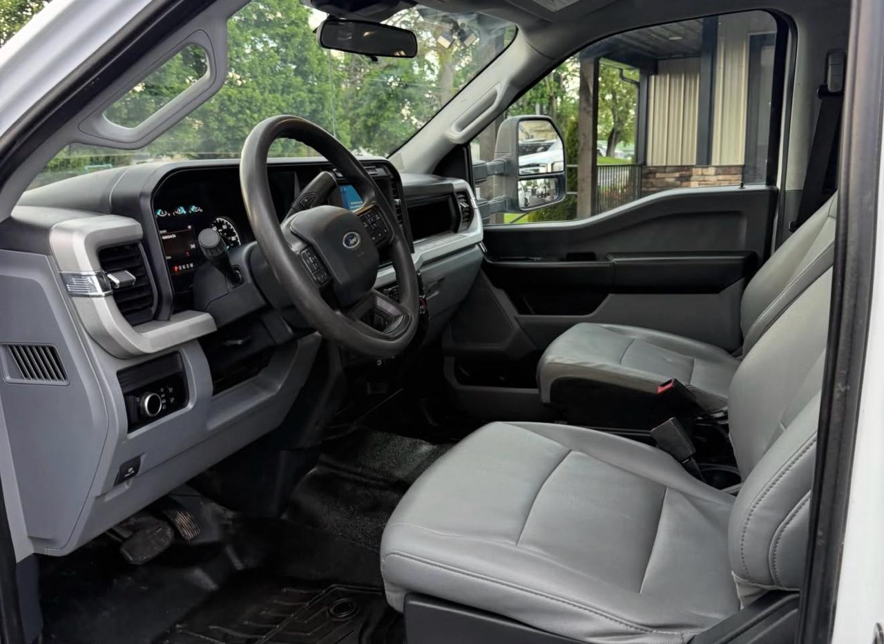 Ford F-550 Crew Cab DRW 4WD 2023