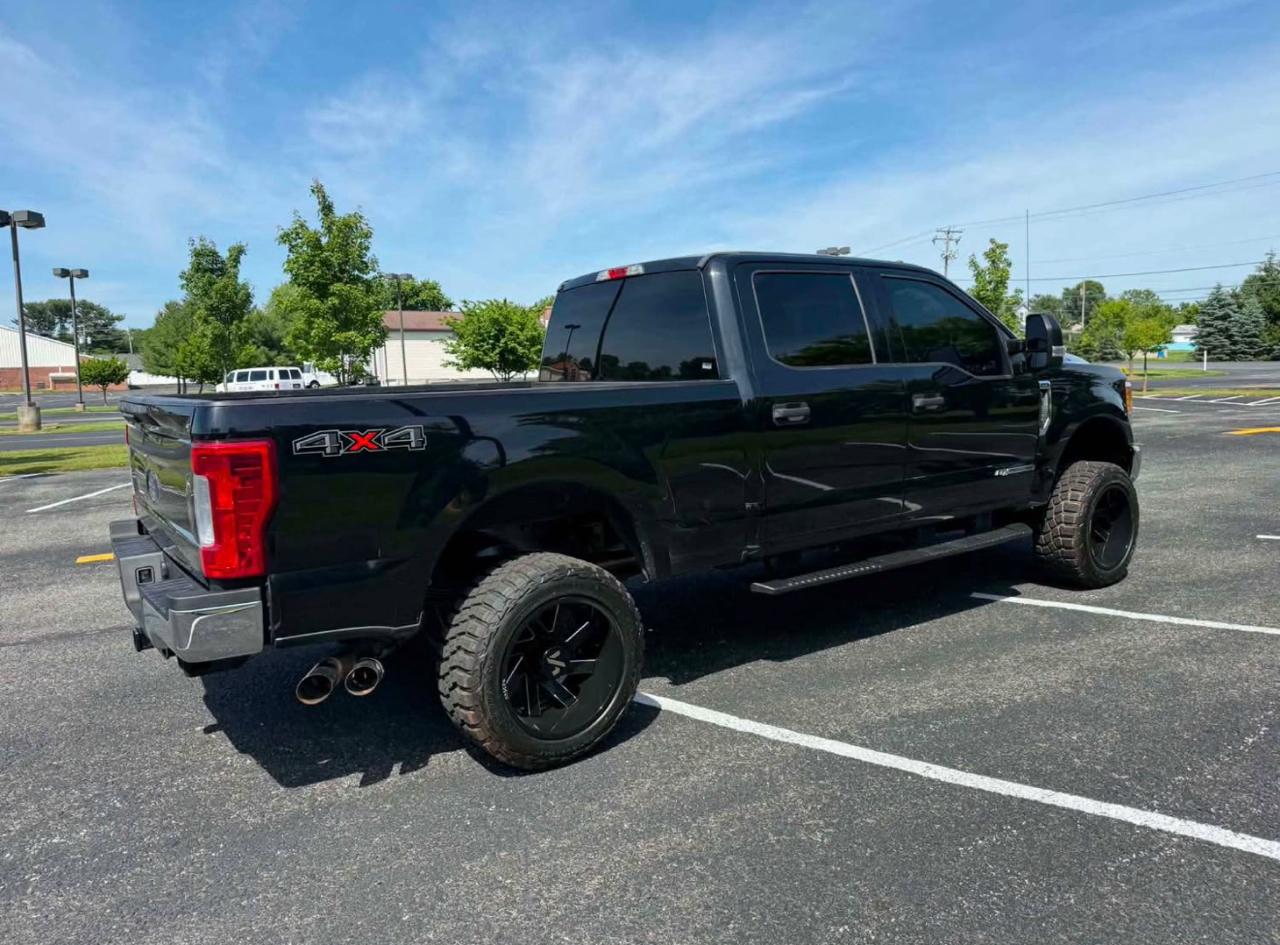 Ford F-350 SD XLT Crew Cab 4WD 2017