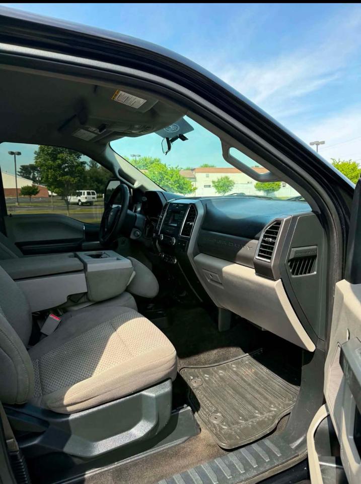 Ford F-350 SD XLT Crew Cab 4WD 2017