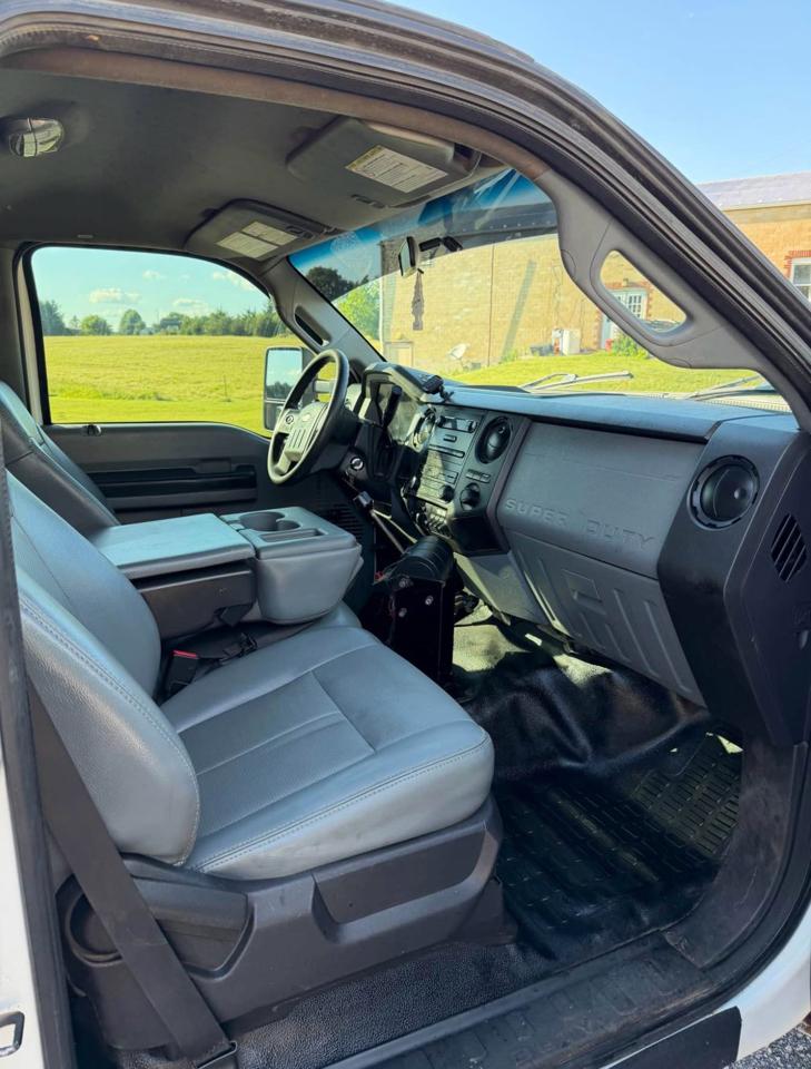 Ford F-550 Regular Cab DRW 4WD 2012