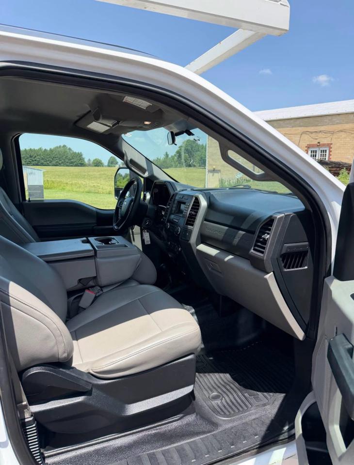 Ford F-550 Crew Cab DRW 4WD 2017