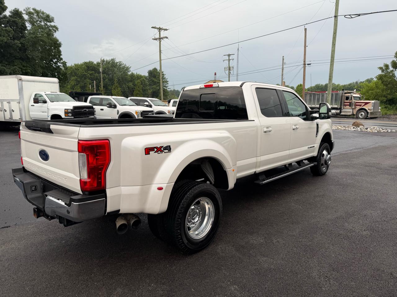 Ford F-350 SD Lariat Crew Cab Long Bed DRW 4WD 2017