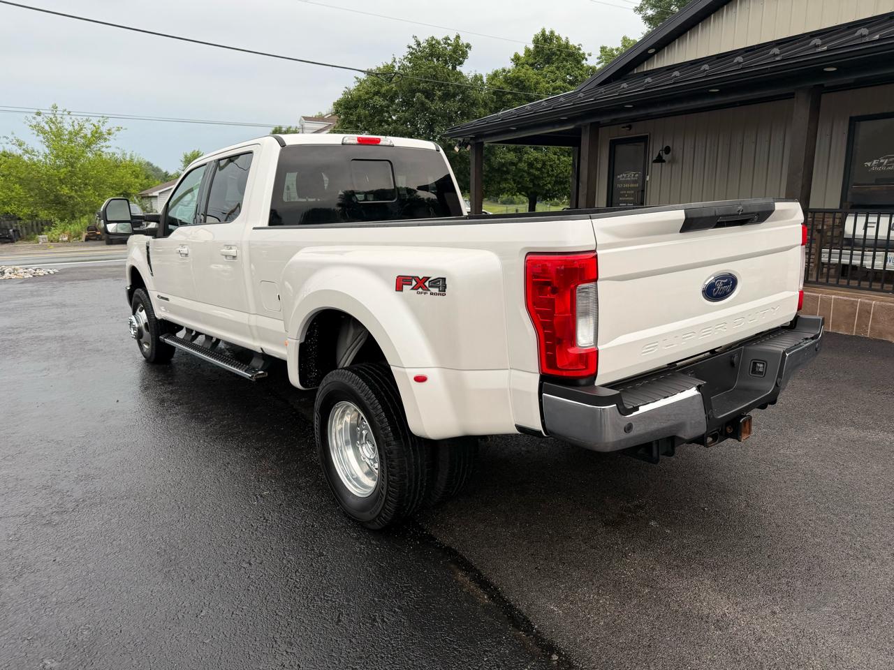 Ford F-350 SD Lariat Crew Cab Long Bed DRW 4WD 2017