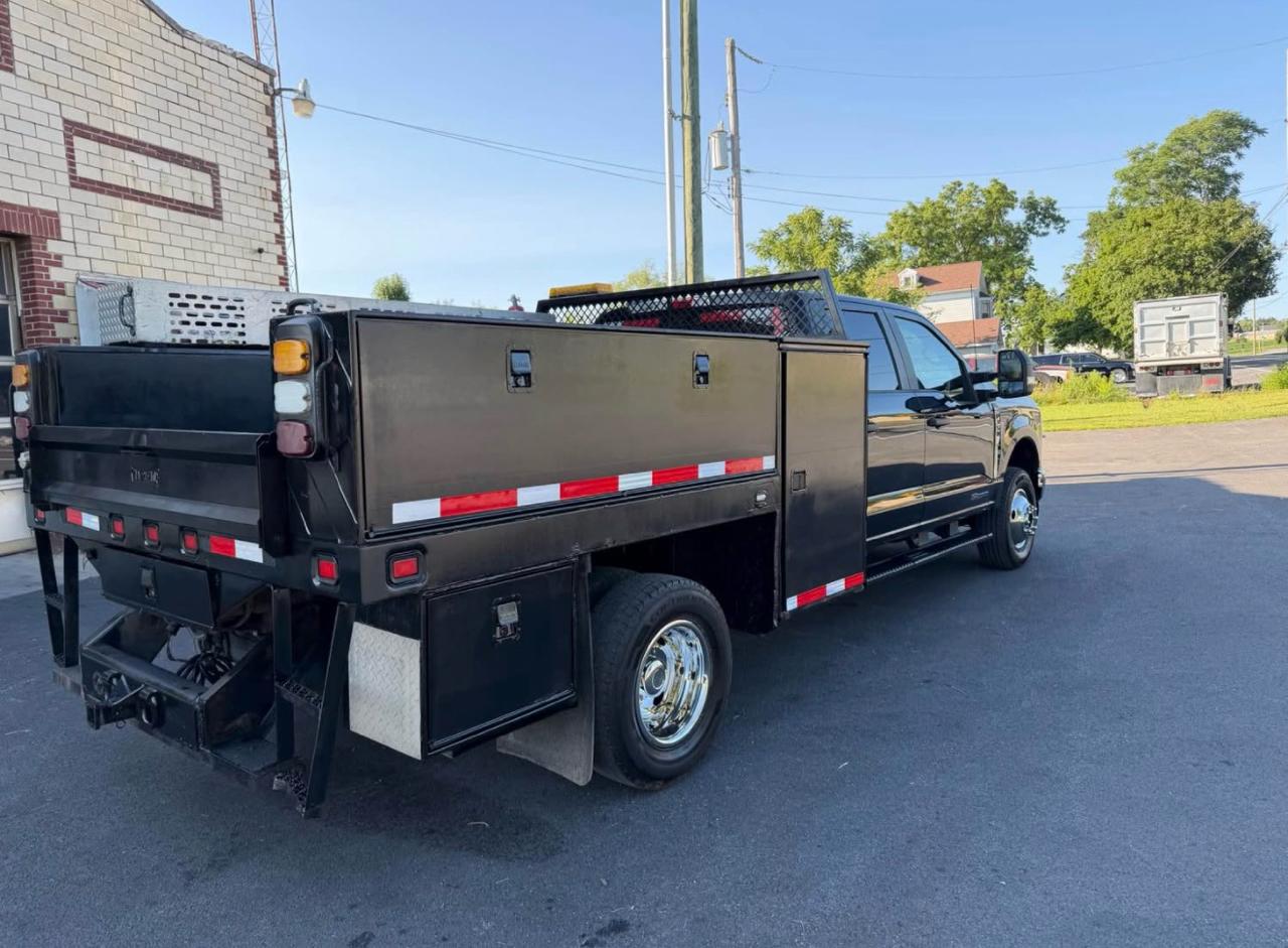 Ford F-350 SD XL Crew Cab Long Bed DRW 4WD 2023