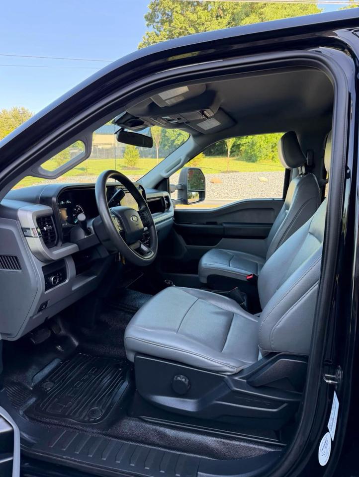 Ford F-350 SD XL Crew Cab Long Bed DRW 4WD 2023