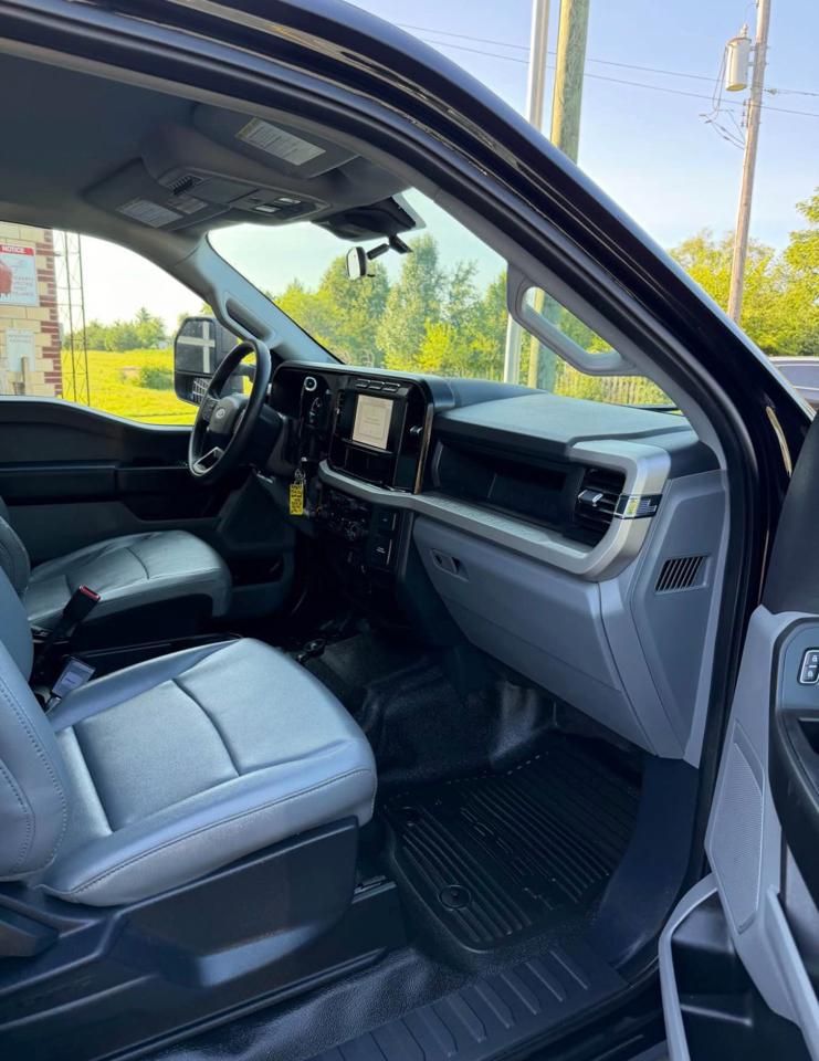 Ford F-350 SD XL Crew Cab Long Bed DRW 4WD 2023