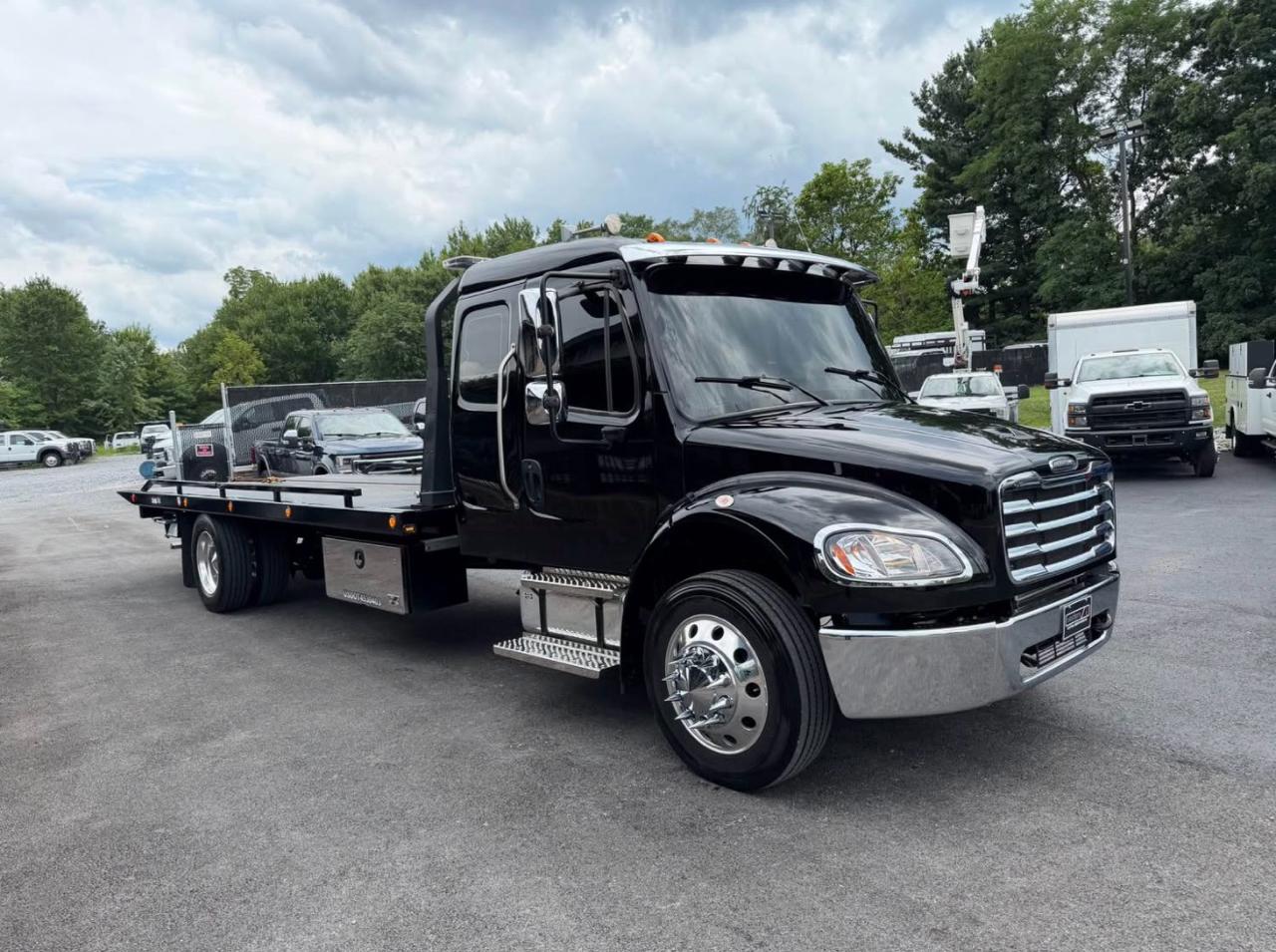 Freightliner M2 106  2025