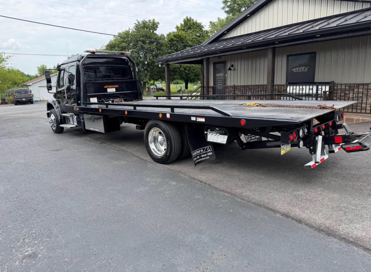 Freightliner M2 106  2025
