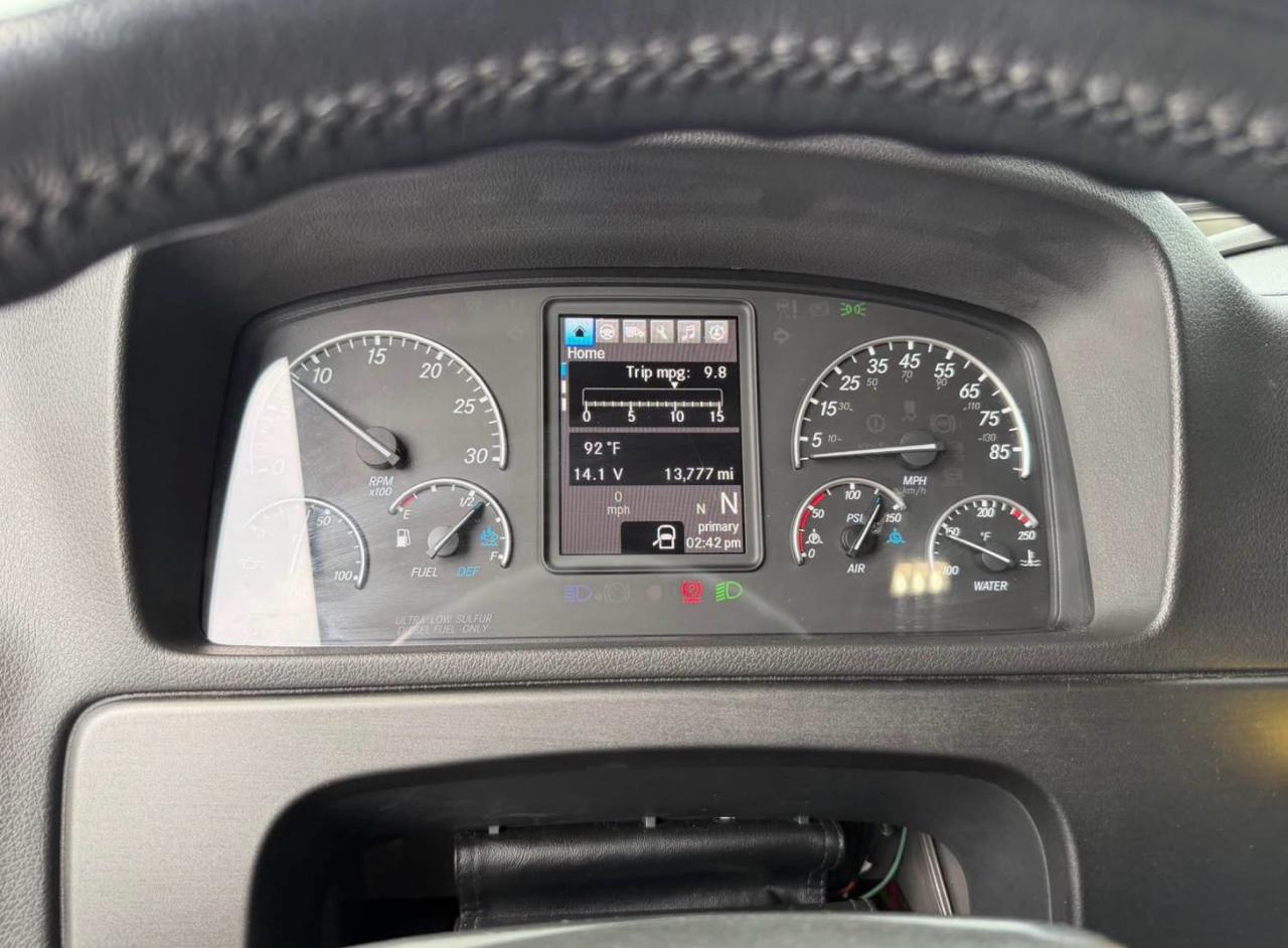 Freightliner M2 106  2025