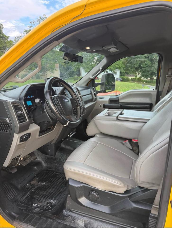 Ford F-550 Crew Cab DRW 4WD 2017