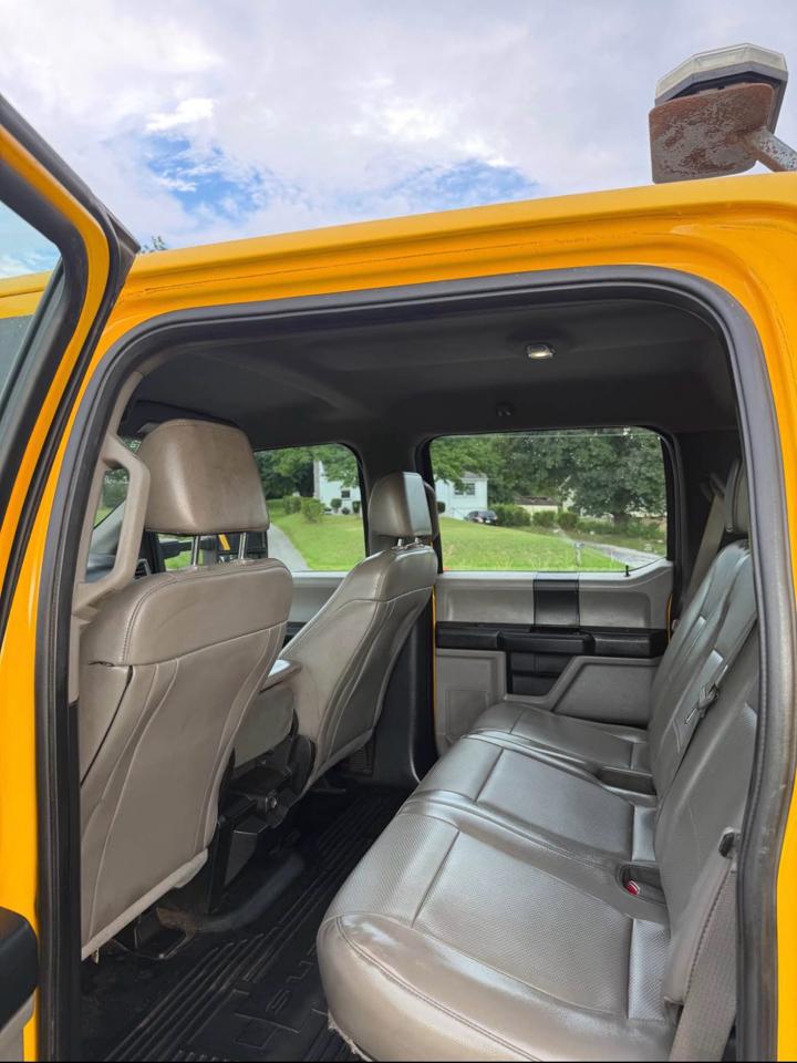 Ford F-550 Crew Cab DRW 4WD 2017
