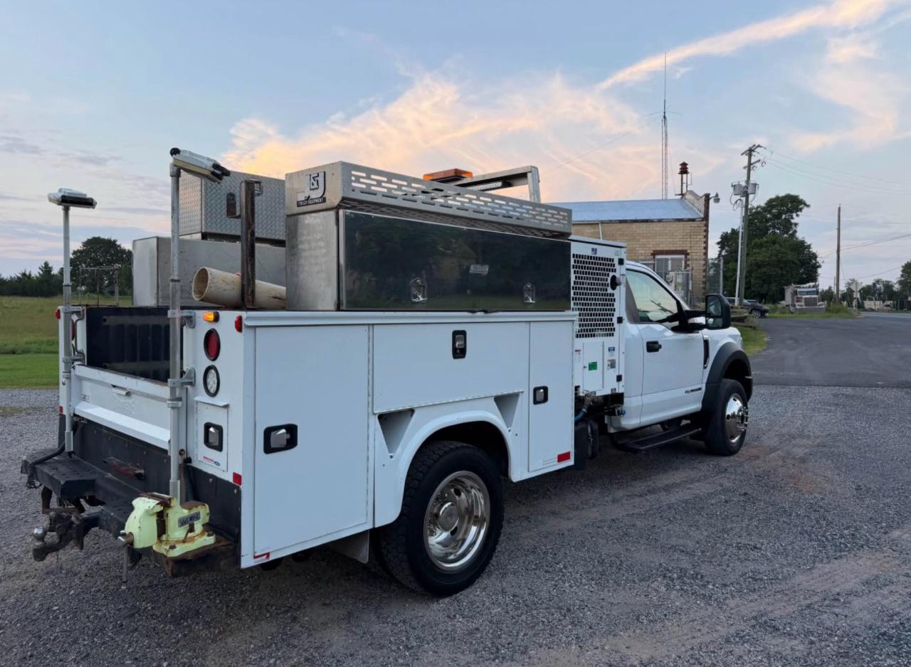 Ford F-550 Regular Cab DRW 4WD 2017