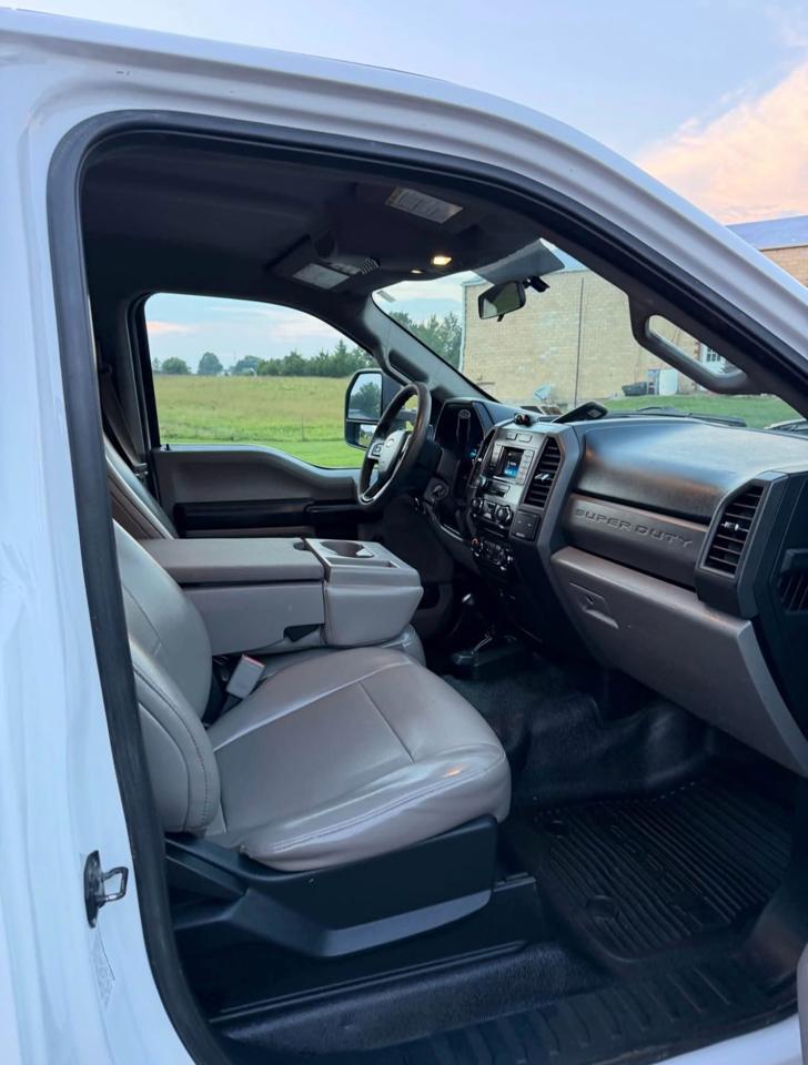 Ford F-550 Regular Cab DRW 4WD 2017