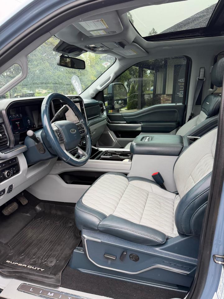 Ford F-250 SD Limited Crew Cab 4WD 2023