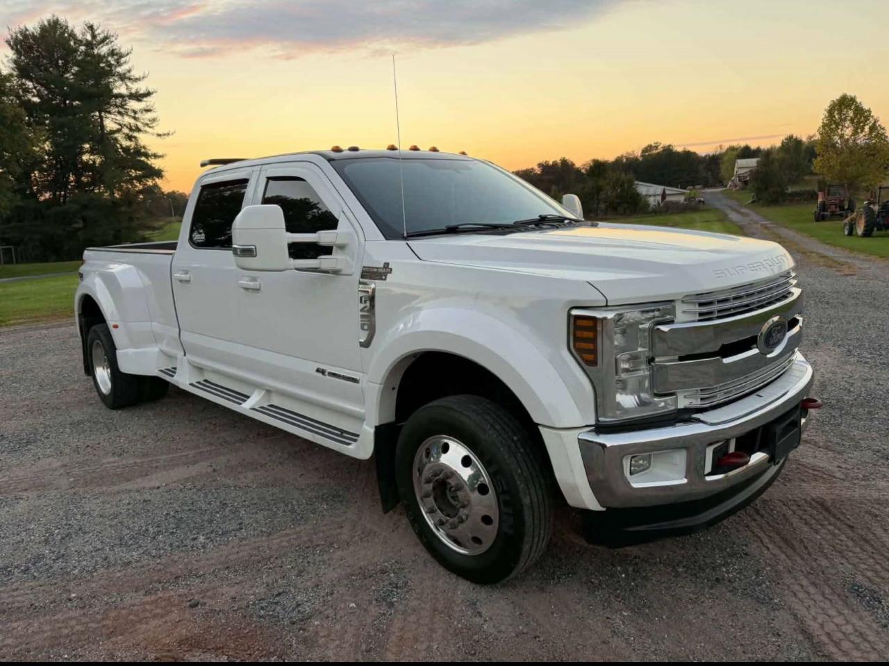 Ford F-450 SD Lariat Crew Cab DRW 4WD 2018