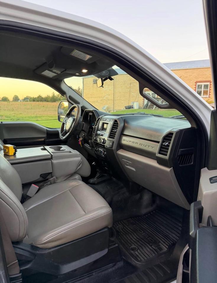 Ford F-550 Crew Cab DRW 4WD 2017