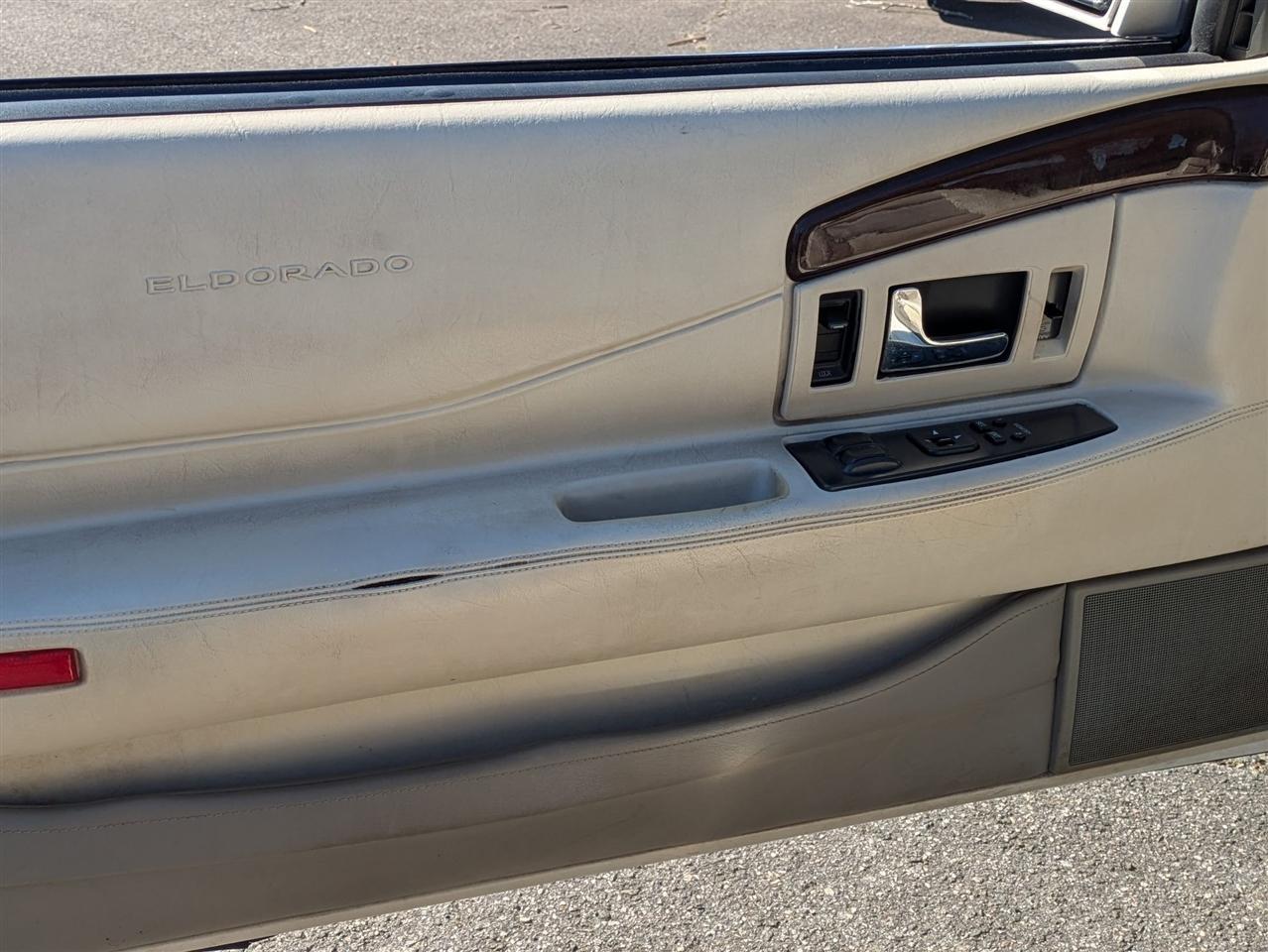 Cadillac Eldorado Base 1999