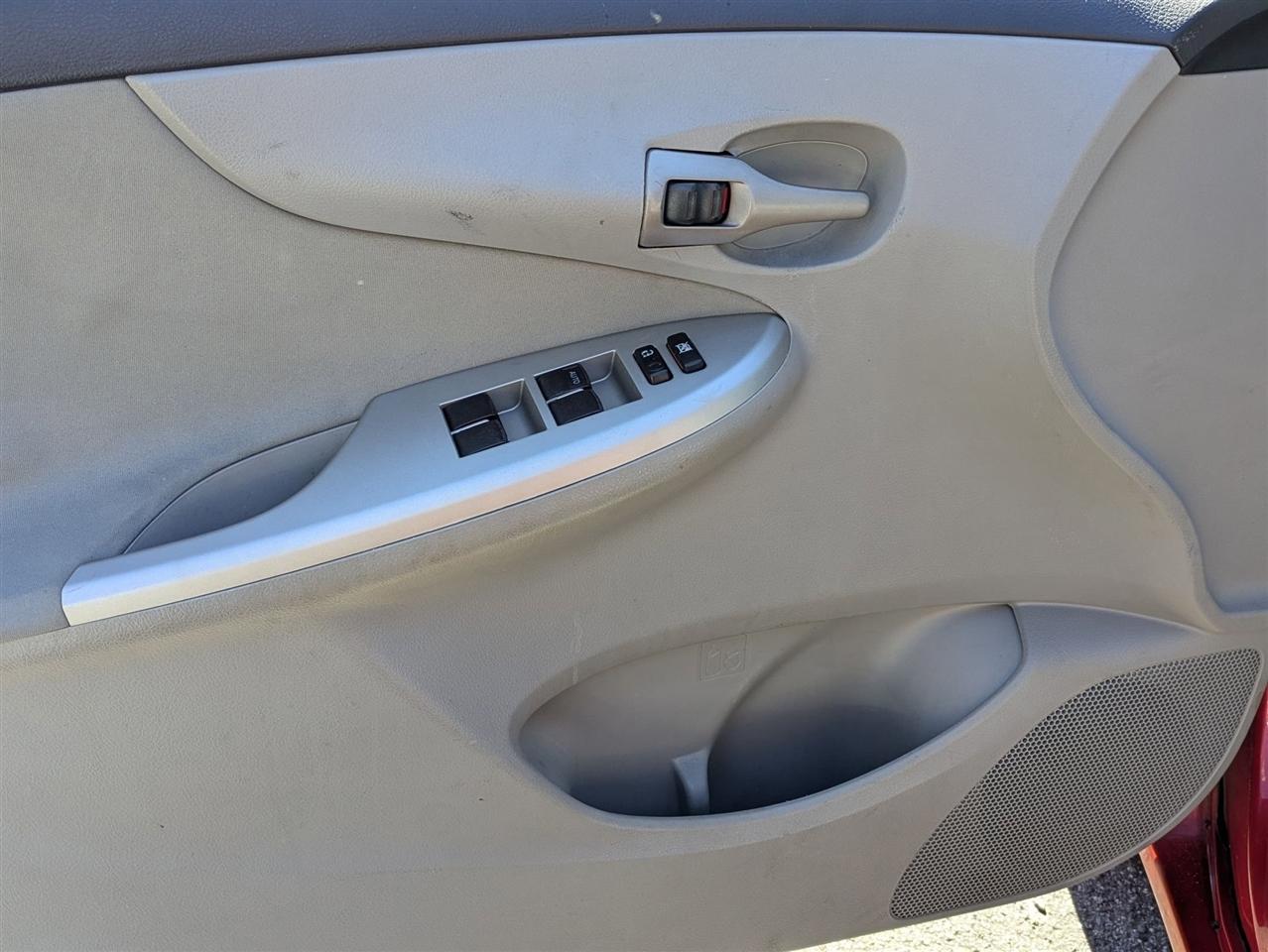 Toyota Corolla S 5-Speed MT 2011