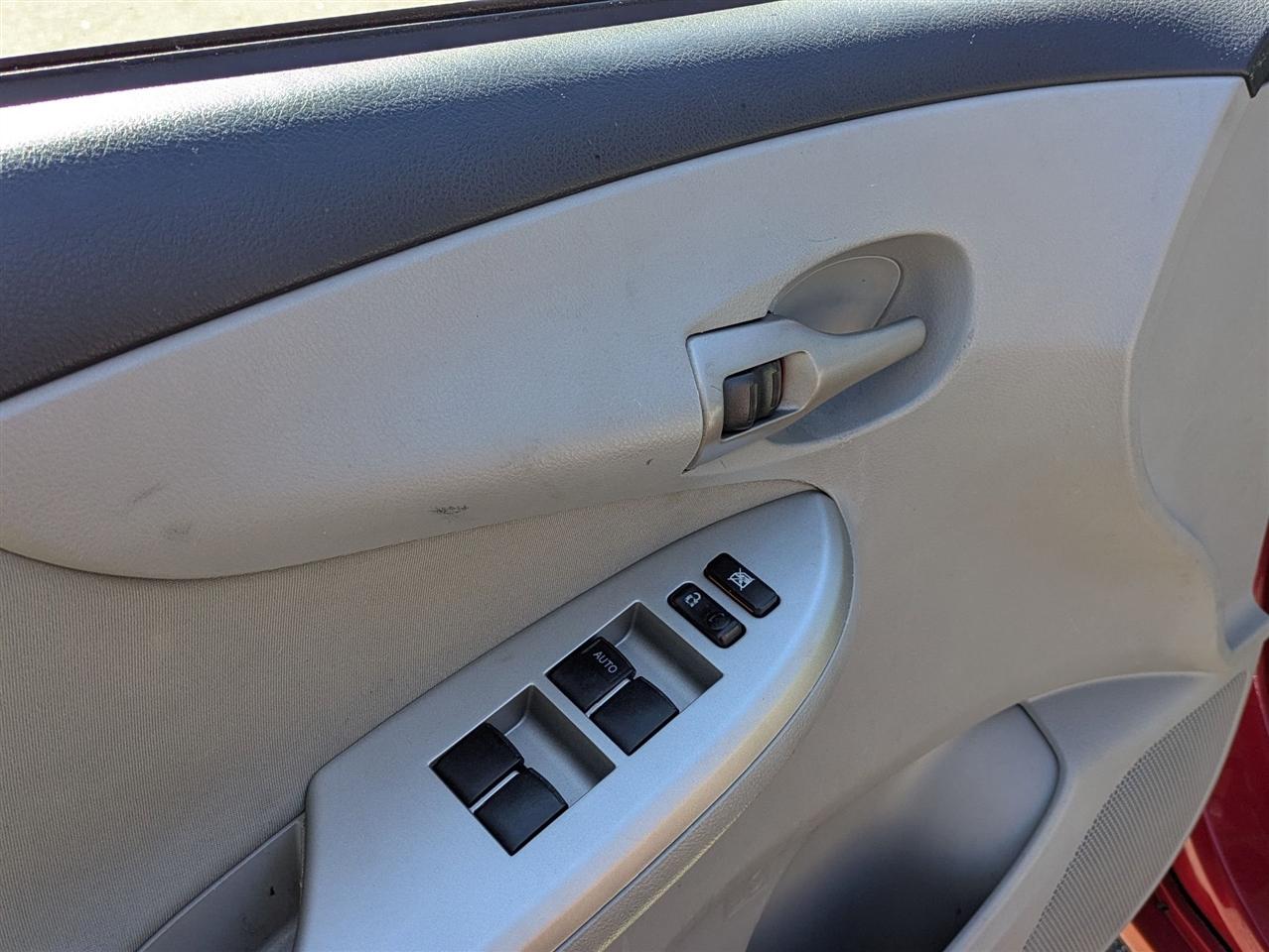 Toyota Corolla S 5-Speed MT 2011