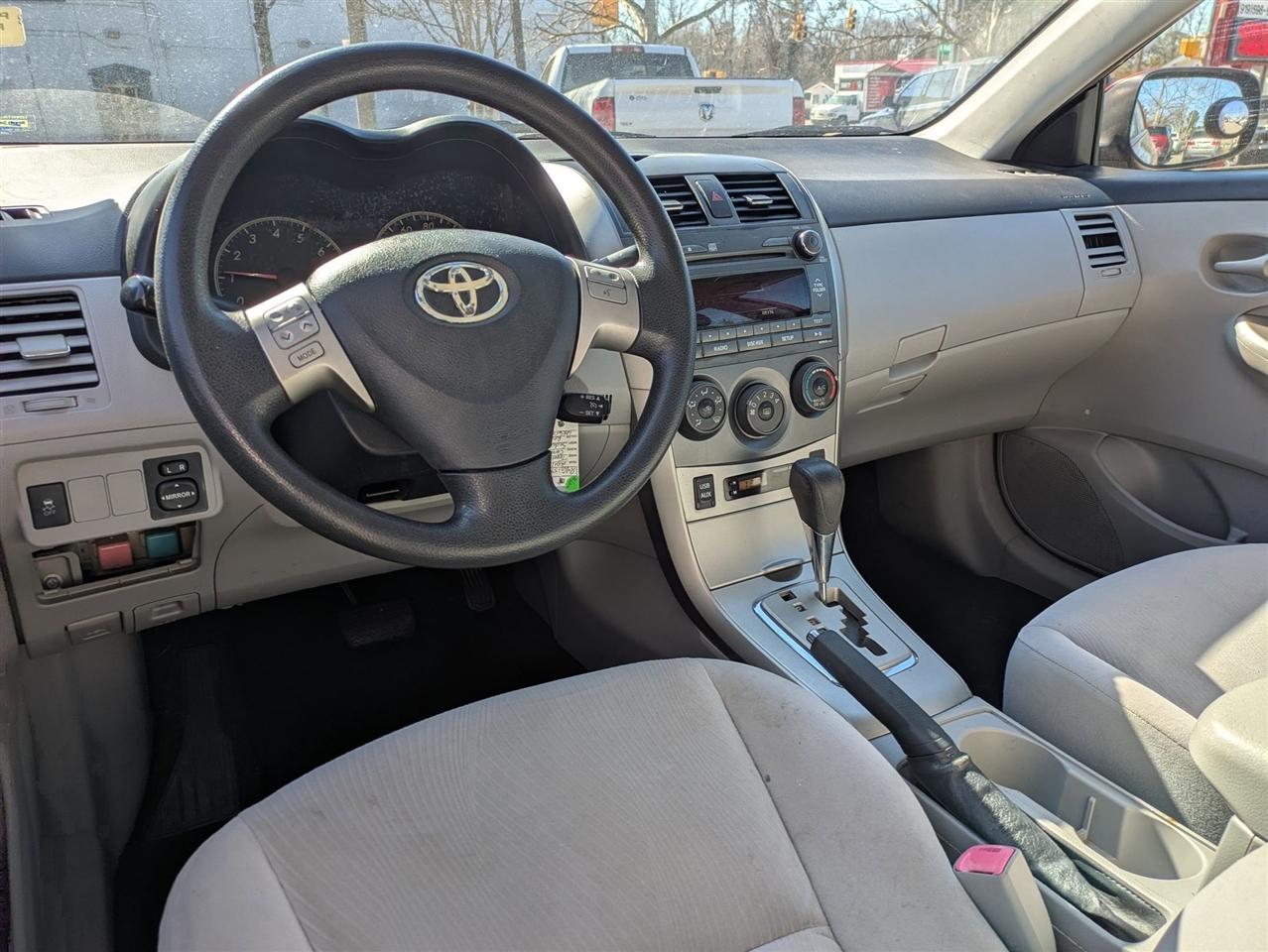 Toyota Corolla S 5-Speed MT 2011