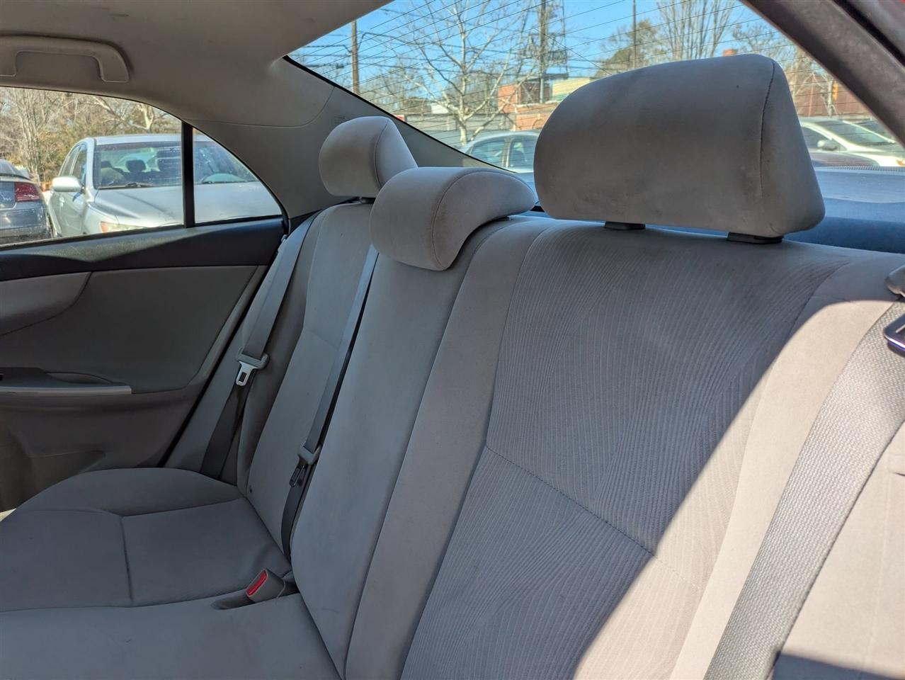 Toyota Corolla S 5-Speed MT 2011