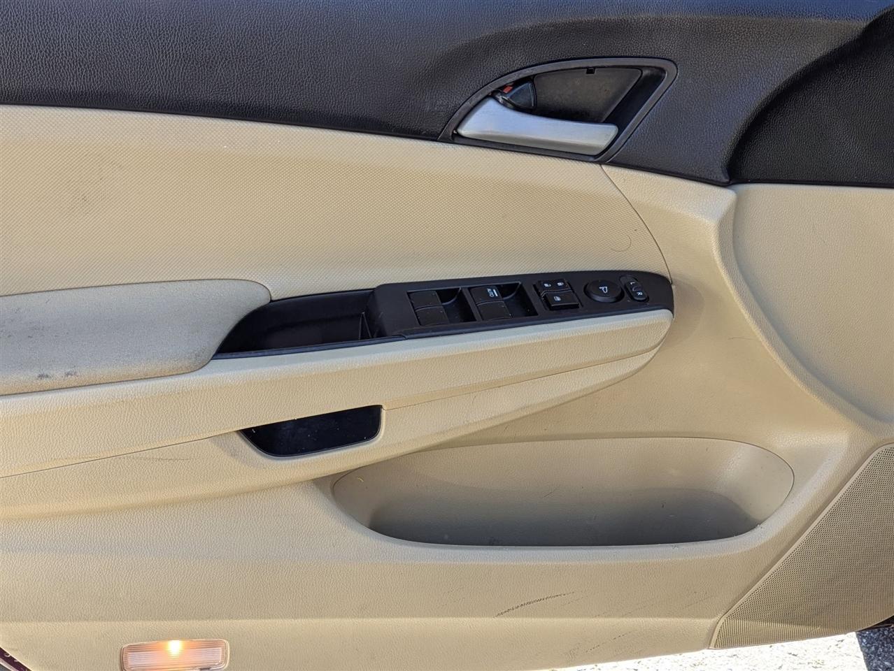 Honda Accord LX sedan AT 2011