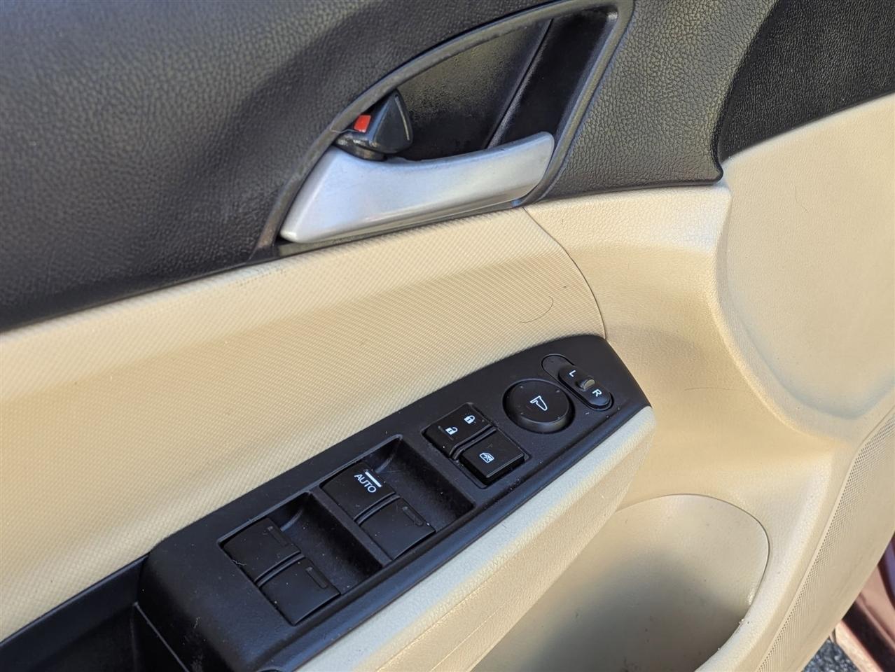 Honda Accord LX sedan AT 2011