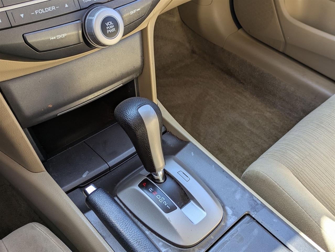 Honda Accord LX sedan AT 2011