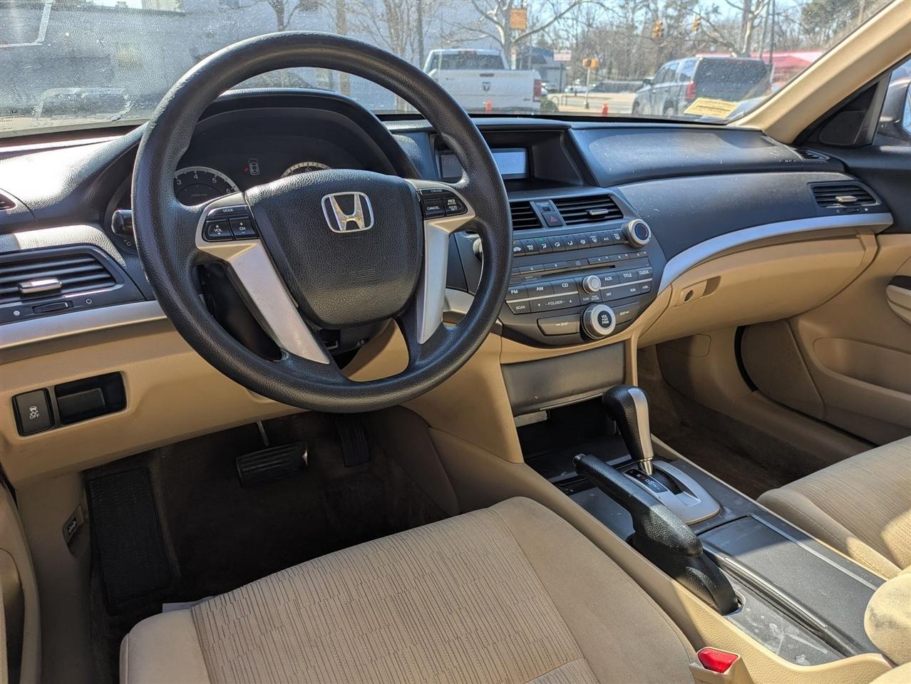 Honda Accord LX sedan AT 2011